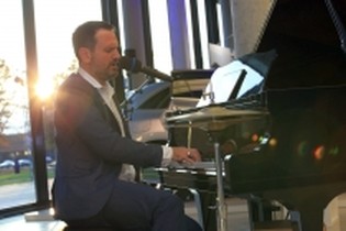 Emanuel Jahreis - Piano Solo